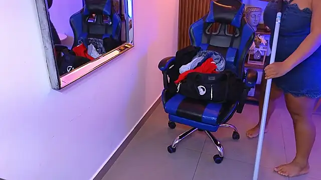 Kenya--Buhle live sex cam