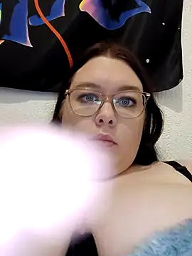 Sexycurvyemilyy live sex cam