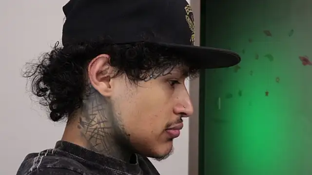 trieone's cam snapshot