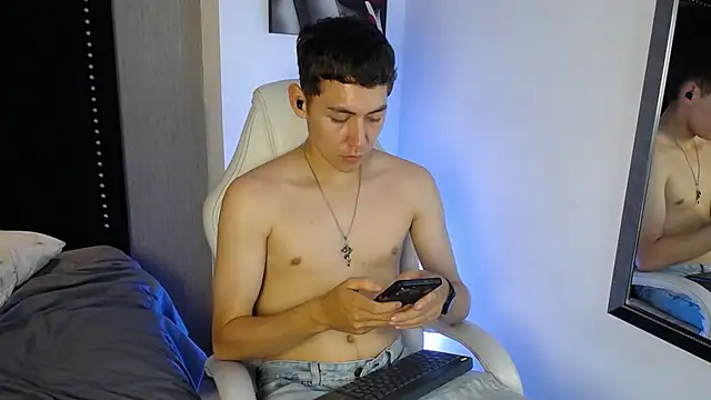 LoganFoster_'s cam snapshot