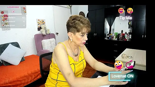 Angelina_Stone_65's cam snapshot