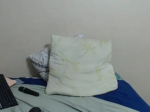 SexyLipss_'s cam snapshot