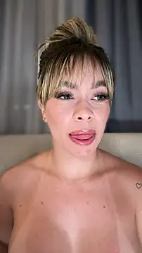 Holli_woul's cam snapshot