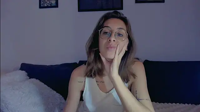 DesireMore90's cam snapshot