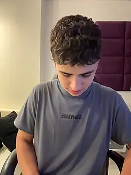 AdrianRinaldi live sex cam