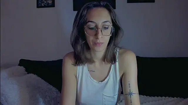 DesireMore90's cam snapshot