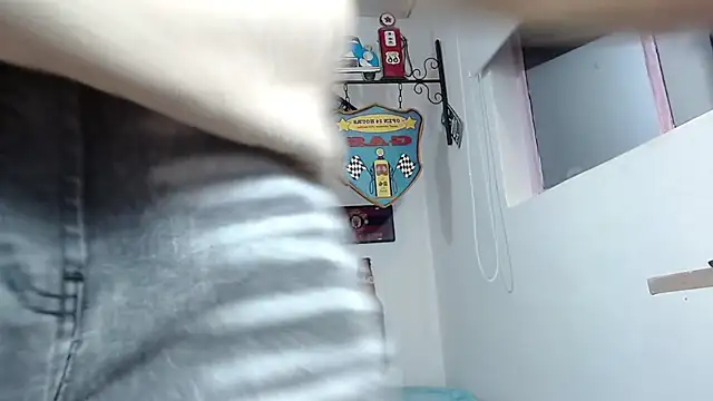 lili_roussi's cam snapshot