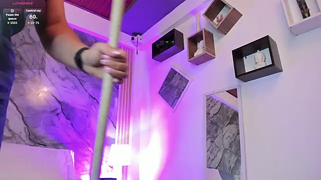 Alicee_stone_'s cam snapshot