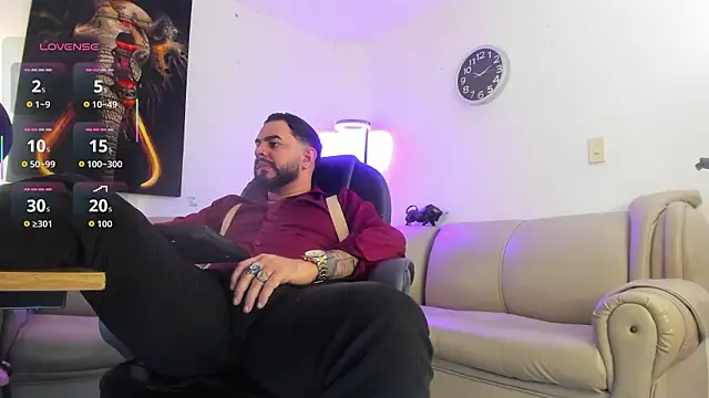 Ethan_Castellano live sex cam