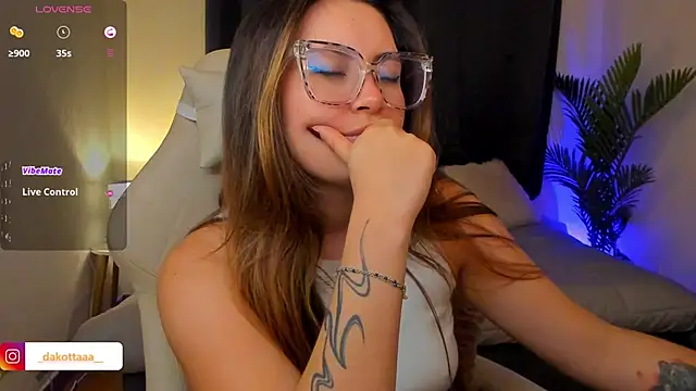 dakottaa_'s cam snapshot
