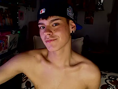 Kevinmiett live sex cam