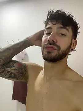 Guyinthemountain live sex cam