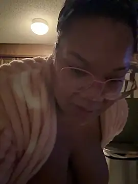 InterRacialFacial7296's cam snapshot