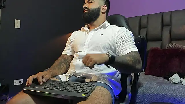 Lyon_vach live sex cam