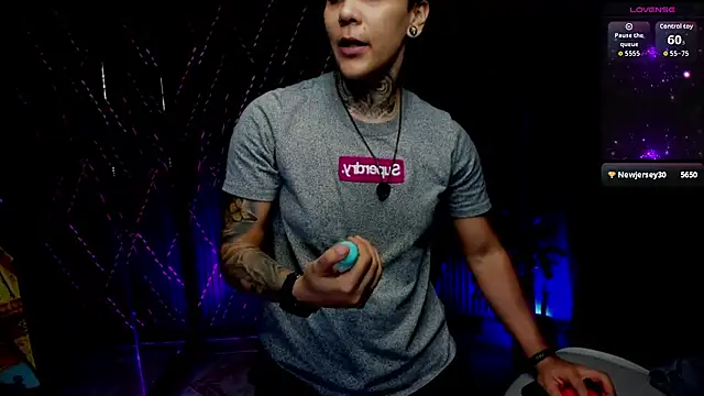 ZhoeStrong live sex cam