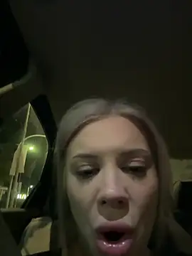 AlyssaFoxx_'s cam snapshot