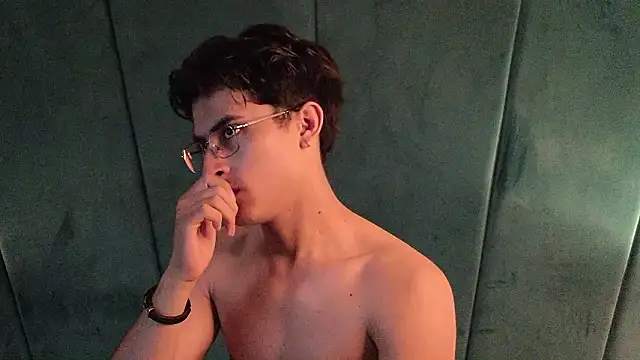 Aaron_Eze's cam snapshot