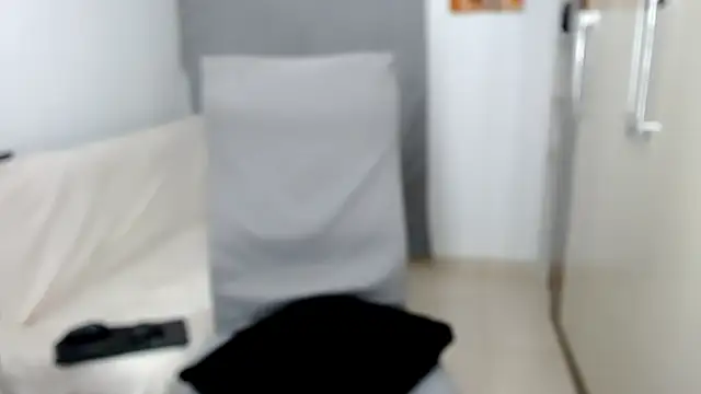 Laura-pervert live sex cam