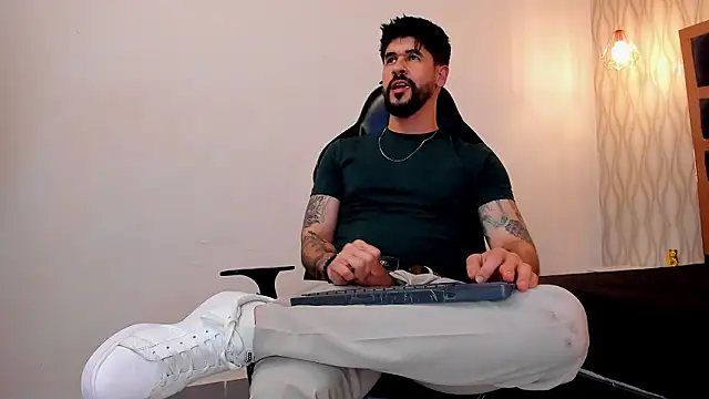 Petesevans live sex cam