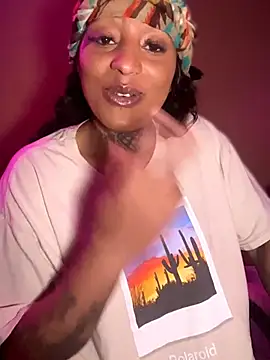 CrownedNyaries live sex cam