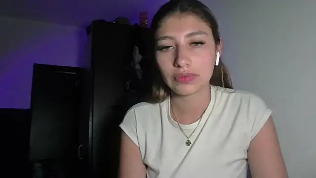 AliceTeenager___'s cam snapshot