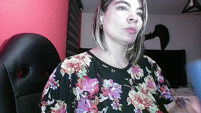 charlotedoll's cam snapshot