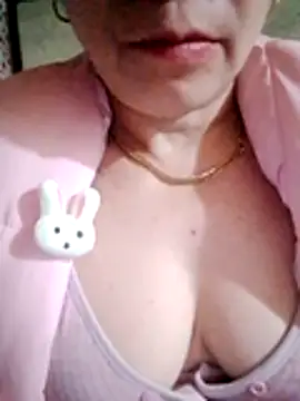 small-house123's cam snapshot