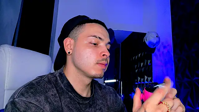 Maxwell_Dupont's cam snapshot