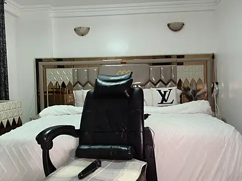 ebony_shilly3's cam snapshot