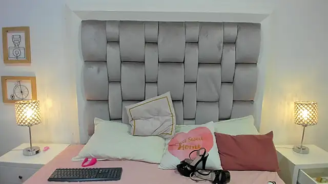 SkinnyGirl_28's cam snapshot