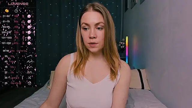 YummyYam's cam snapshot