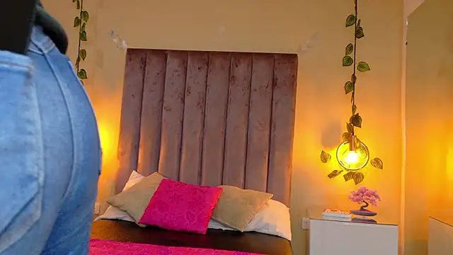 Charlotte_Olsen_'s cam snapshot