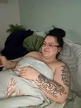 Saucy-Serenity live sex cam