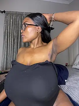 Bustygoddess32's cam snapshot