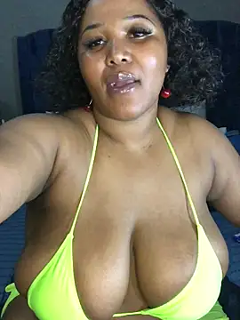 SultryBusty's cam snapshot