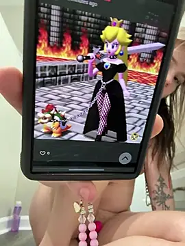 Cutiepiespanks's cam snapshot