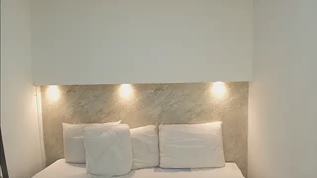 Emmy_lander1's cam snapshot