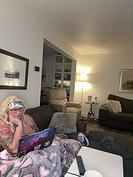 DaisyBlake's cam snapshot