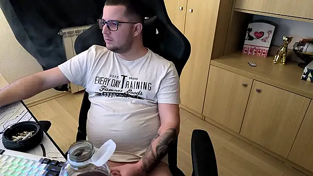 kevinnlovelly live sex cam