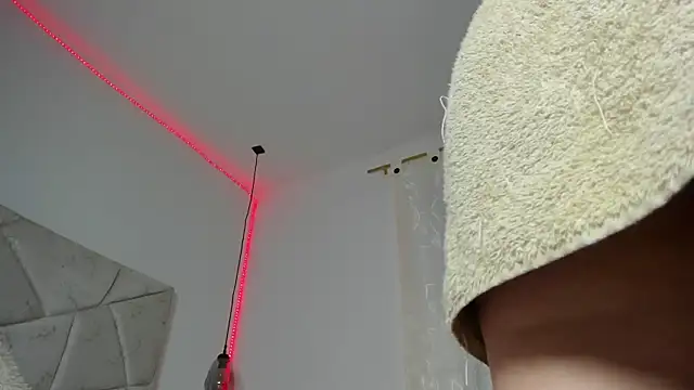 Alejandraa_Ruiz10's cam snapshot