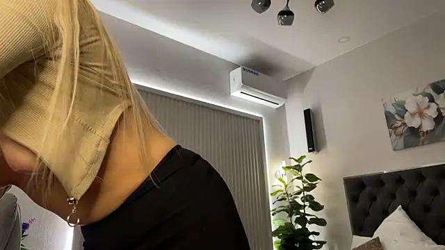 OhMyEmma's cam snapshot