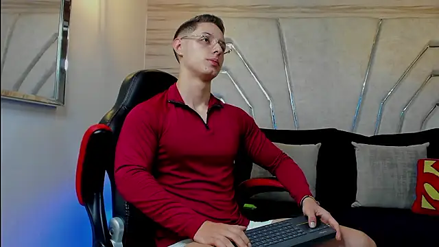 MAXTHOMSON's cam snapshot