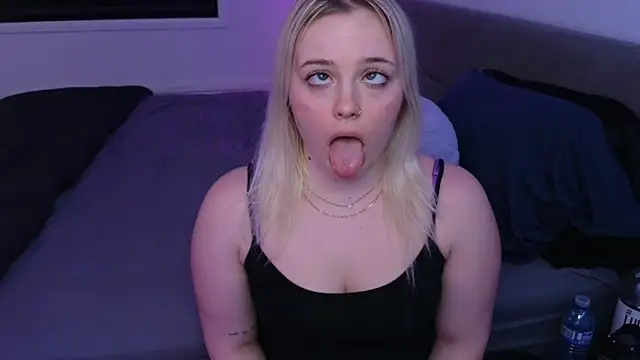 margot_robbie7's cam snapshot