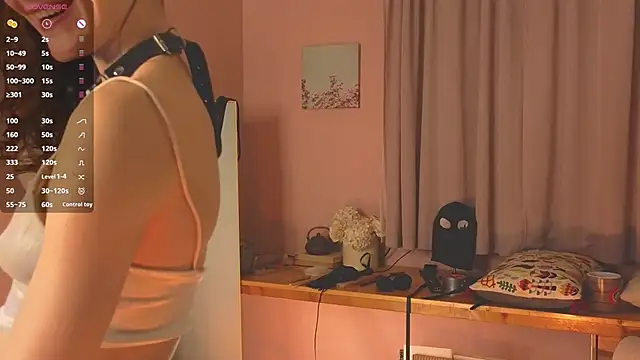 laracroftmansion live sex cam