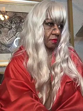 BreanaDivine live sex cam