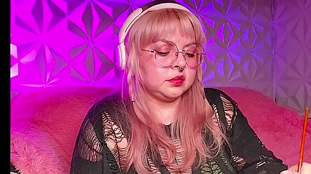 Satyn_doll live sex cam