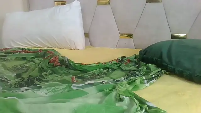 Fine_assie live sex cam