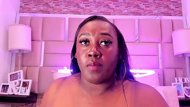 ShaniaBrownn live sex cam