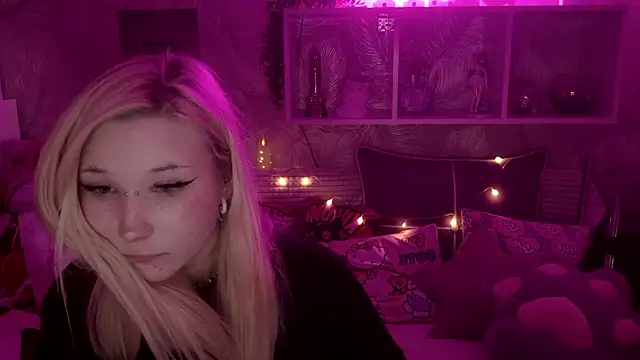 MeowkaKitty's cam snapshot