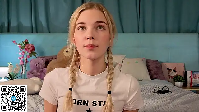 Aurora_Bennet's cam snapshot